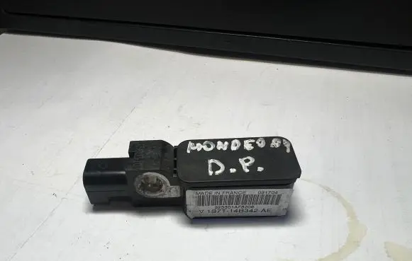 Ford Mondeo Mk III Airbag deployment crash/impact sensor 1S7T14B342AE 031704 202801AE6208