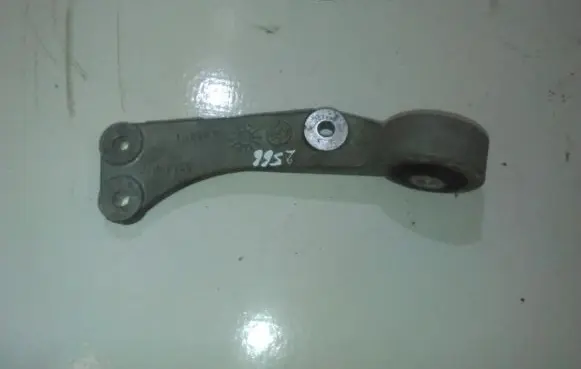 Hyundai Accent Engine mount bracket 82489606 a8691