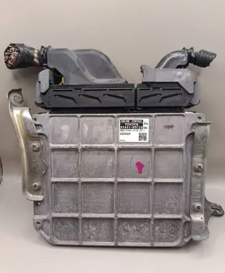 Toyota Avensis T270 Engine control unit/module 8966105F20 MB2759004732