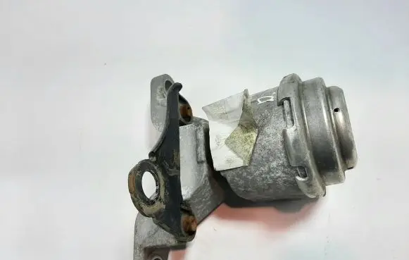 Ford Mondeo MK IV Engine mount bracket HL8023F1 HL8023
