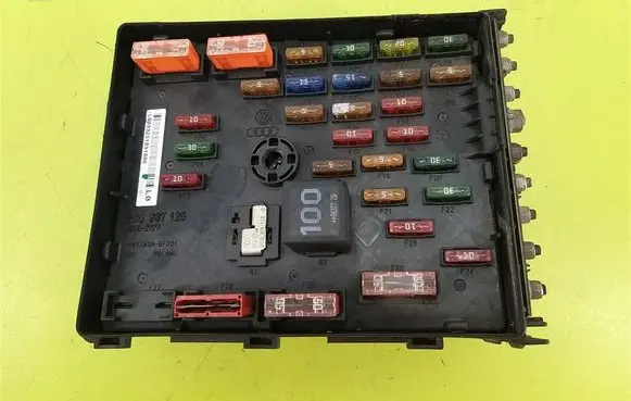 Volkswagen PASSAT B6 Fuse box set 63592777
