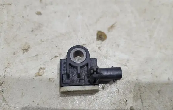 Mercedes-Benz GL X166 Airbag deployment crash/impact sensor A1668210151