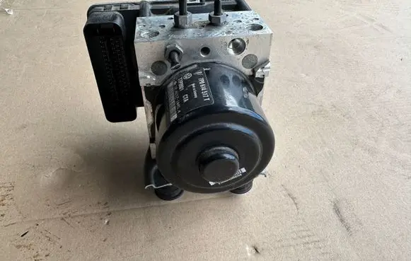Porsche Cayenne (92A) ABS Pump 7P0907379T 7P0614517T