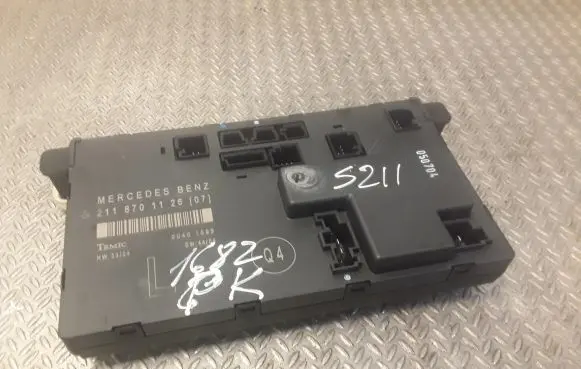 Mercedes-Benz E W211 Door control unit/module 2118701126 A2118701126