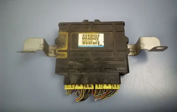 Mitsubishi Pajero ABS control unit/module MR400420 X2T34172
