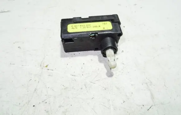 Volkswagen Touran I Headlight level adjustment motor 1J0941295A