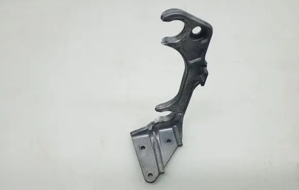 Mercedes-Benz E W212 Air filter cleaner box bracket assembly A6510940127