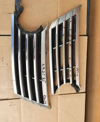Volkswagen PASSAT CC Front bumper upper radiator grill 3C8000000