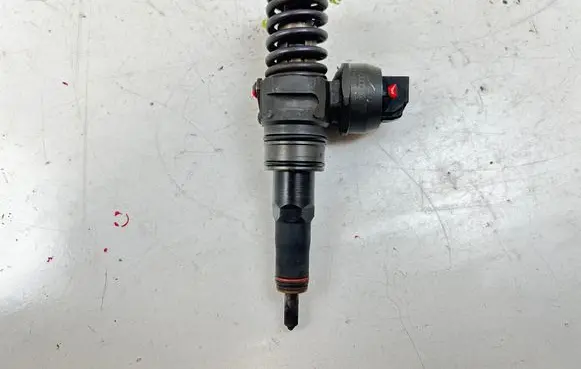 Audi A4 S4 B7 8E 8H Fuel injector 038130073BJ