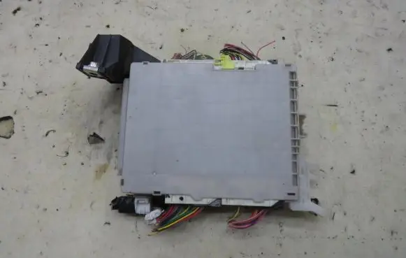 Toyota Prius (XW30) Fuse module 82730-47500-A