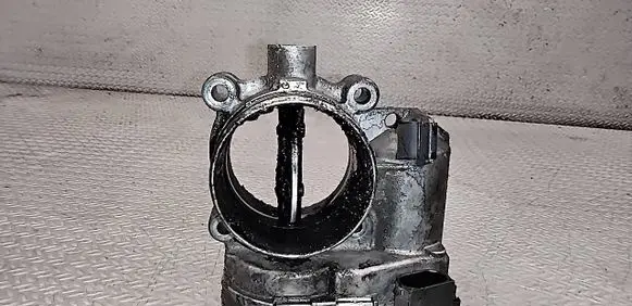 Volvo V70 Throttle valve 8692720