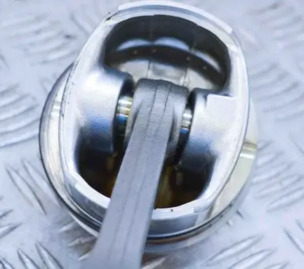Volkswagen Golf V Piston 022198401022198401