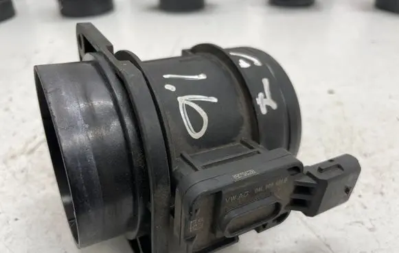 Volkswagen Golf VII Mass air flow meter 04L906461B