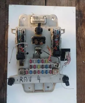 Toyota RAV 4 (XA10) Fuse box set