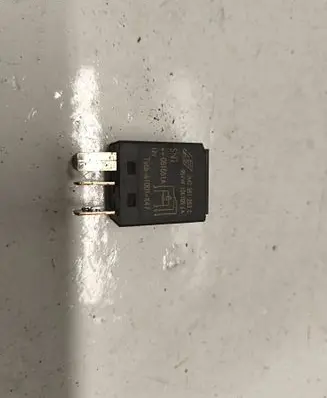 Volkswagen PASSAT B6 Other relay 7M0951253C
