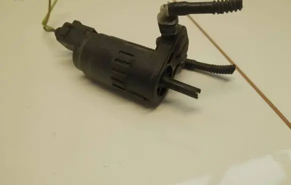 Volkswagen PASSAT B6 Windscreen/windshield washer pump 1k6955651