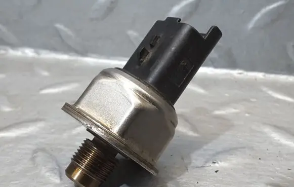 Fuel pressure sensor