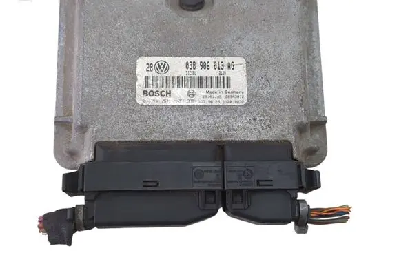 Volkswagen Golf IV Engine control unit/module 038906013AG 28SA3812 0281001902