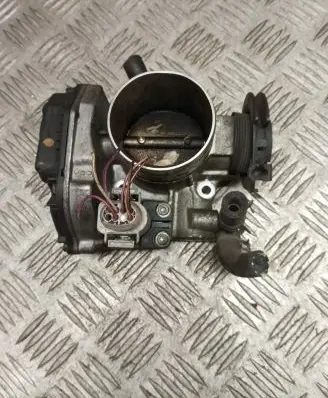 Volkswagen Golf IV Throttle valve 06A133064M