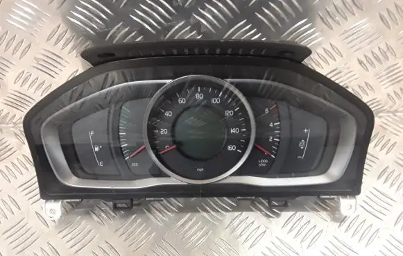 Volvo XC70 Speedometer (instrument cluster) 769167100U
