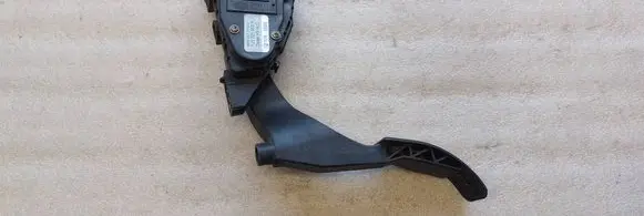 Volkswagen Golf IV Accelerator throttle pedal 1J1721503H
