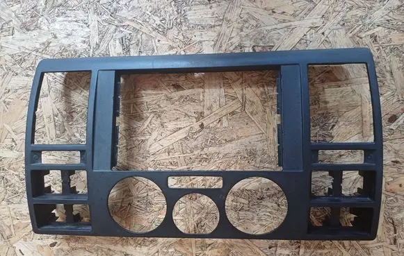 Volkswagen Transporter - Caravelle T5 Radio/GPS head unit trim 7H0857237