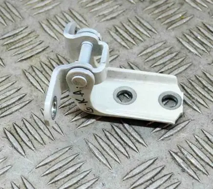 Toyota C-HR I Rear door lower hinge