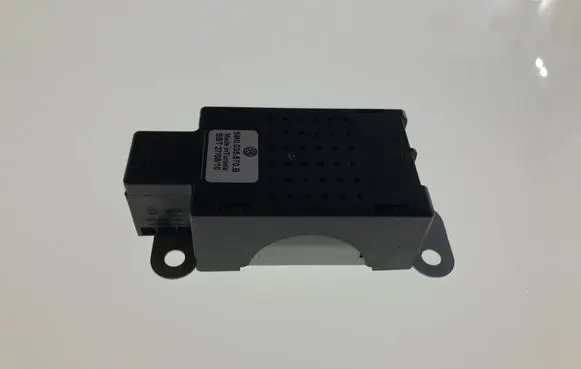 Volkswagen Golf VI Aerial antenna amplifier 5M0035570B 5M0035570