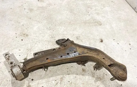 Nissan Primera Front lower control arm/wishbone