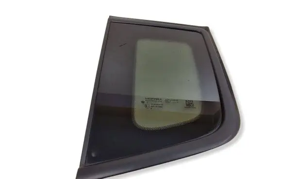 Jeep Renegade Rear vent window glass DOT682M5532AS3 E000199