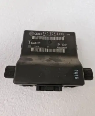 Volkswagen Golf V Gateway control module 1K0907530C