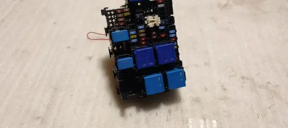 Dacia Sandero III Fuse module 8200587121
