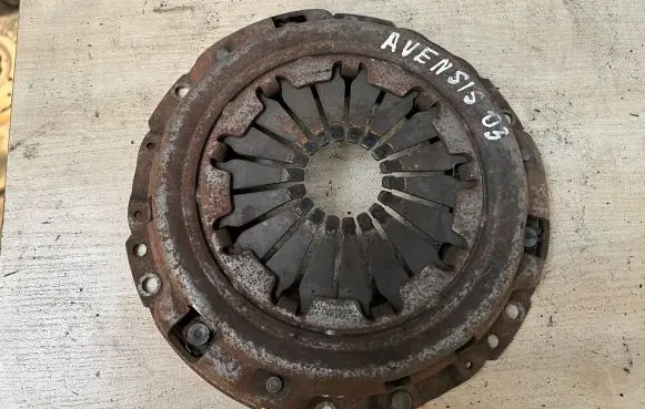 Toyota Avensis T220 Pressure plate 