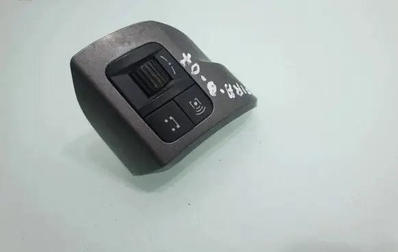 Opel Zafira B Steering wheel buttons/switches 13126750