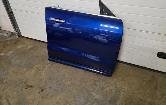 Maserati Levante Front door