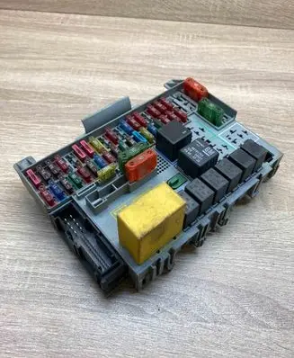 Opel Astra G Fuse module 90589965 Used