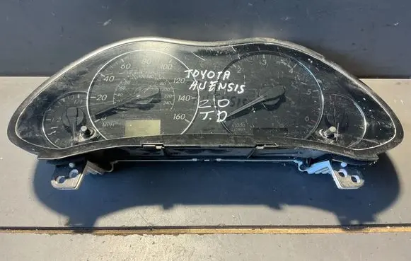 Toyota Avensis T250 Speedometer (instrument cluster) 8380005642