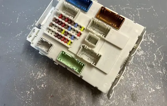 Volvo V40 Fuse module 31453131 4034414383