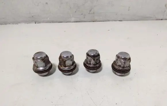 Toyota Corolla Verso E121 Nuts/bolts 