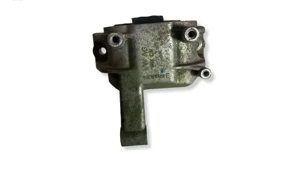 Volkswagen Tiguan Engine mount bracket 5N0199262E