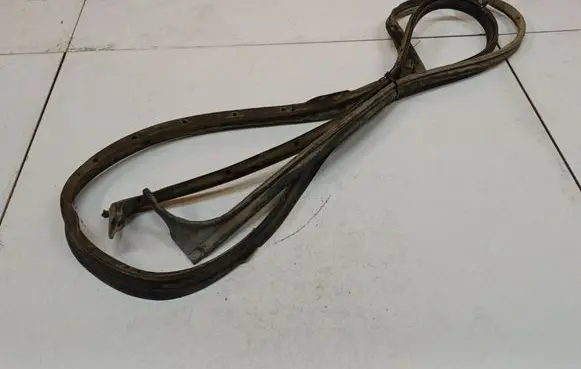 Skoda Octavia Mk2 (1Z) Rubber seal front coupe door 