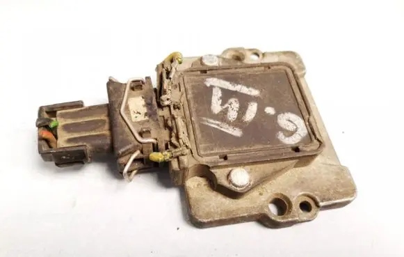 Volkswagen Golf III Ignition amplifier control unit 