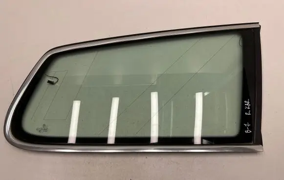 Volkswagen PASSAT B7 Rear side window 43R000261 E000251