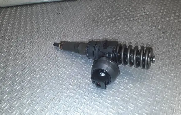 Volkswagen Sharan Fuel injector 038130073ak 0414720038