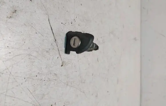 Volkswagen PASSAT B6 Front door lock (next to the handle) 3C0837167