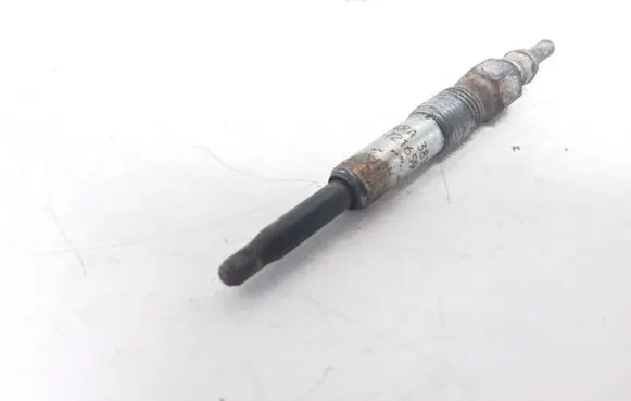 Audi 80 90 S2 B4 Glow plug 11721659