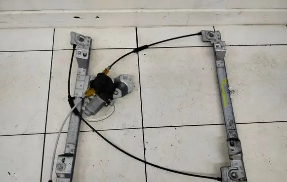 Renault Kangoo II Front door window regulator with motor 402086A