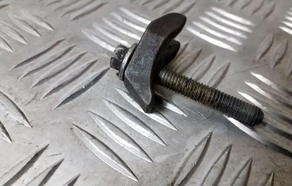 Jeep Cherokee III KJ Fuel Injector clamp holder