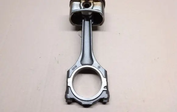 Volkswagen Golf V Piston with connecting rod 021E H008K R071
