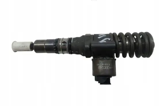 Volkswagen Touran I Fuel injector 03G130073B